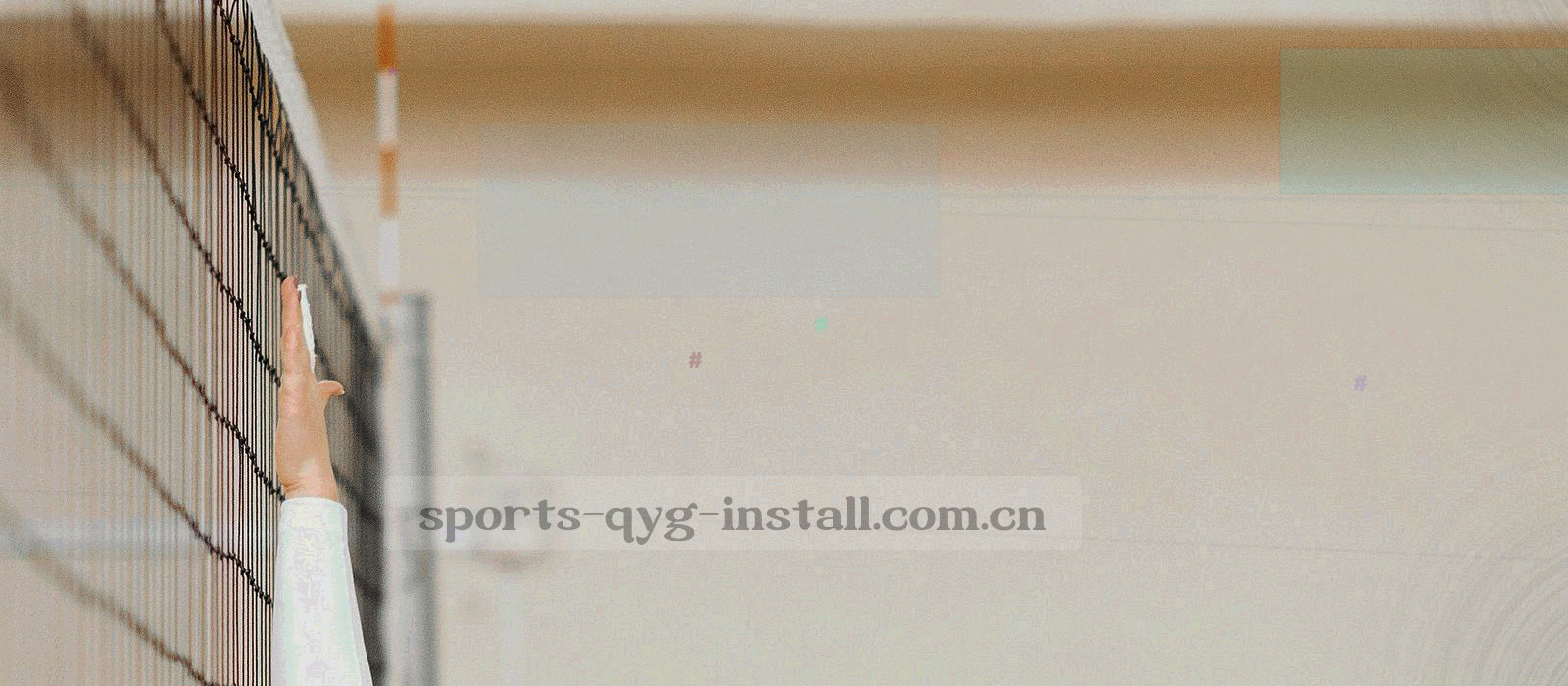 夜灯下的体育场看台抽象构图，斜向青橙光带掠过空旷看台与栏杆轮廓